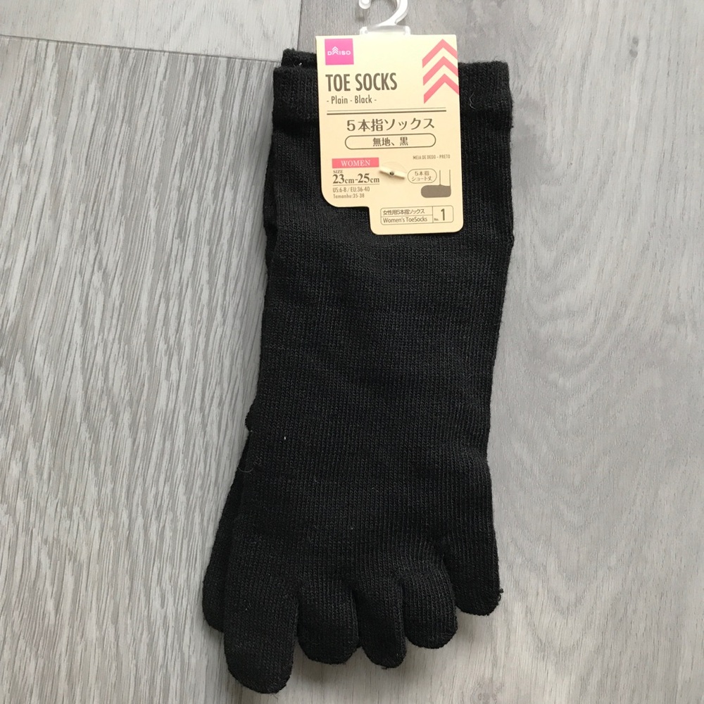 WOMENS BLACK FIVE TOE SOCKS NWT 6-8